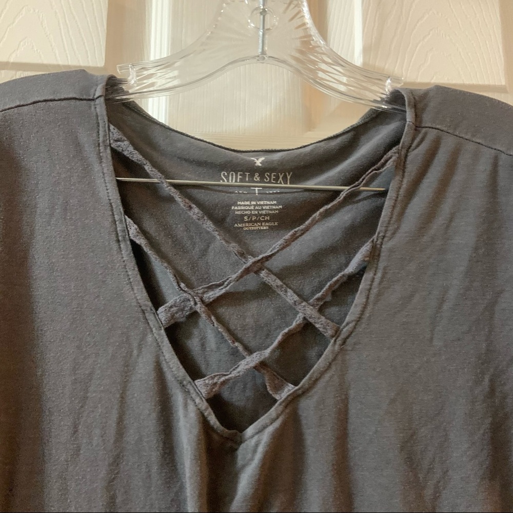 AEO Grey Soft & Sexy Strappy V Neck Tee Small - Picture 4 of 8